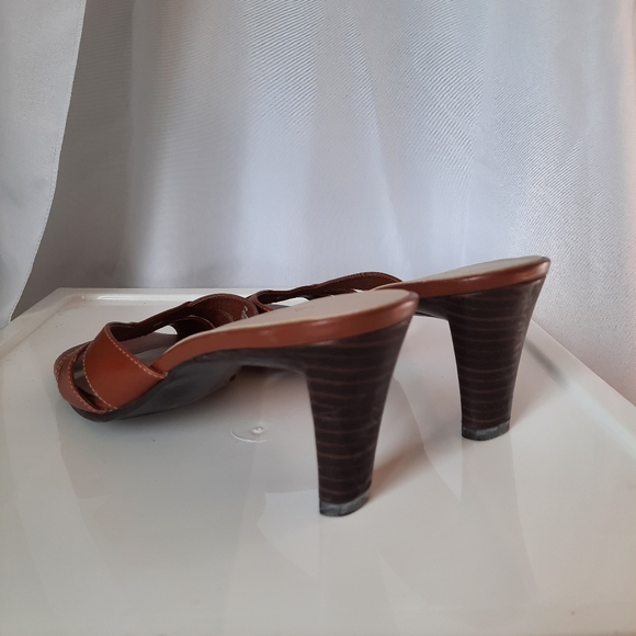 Brown leather sandals - women's 7M - Picture 4 of 4